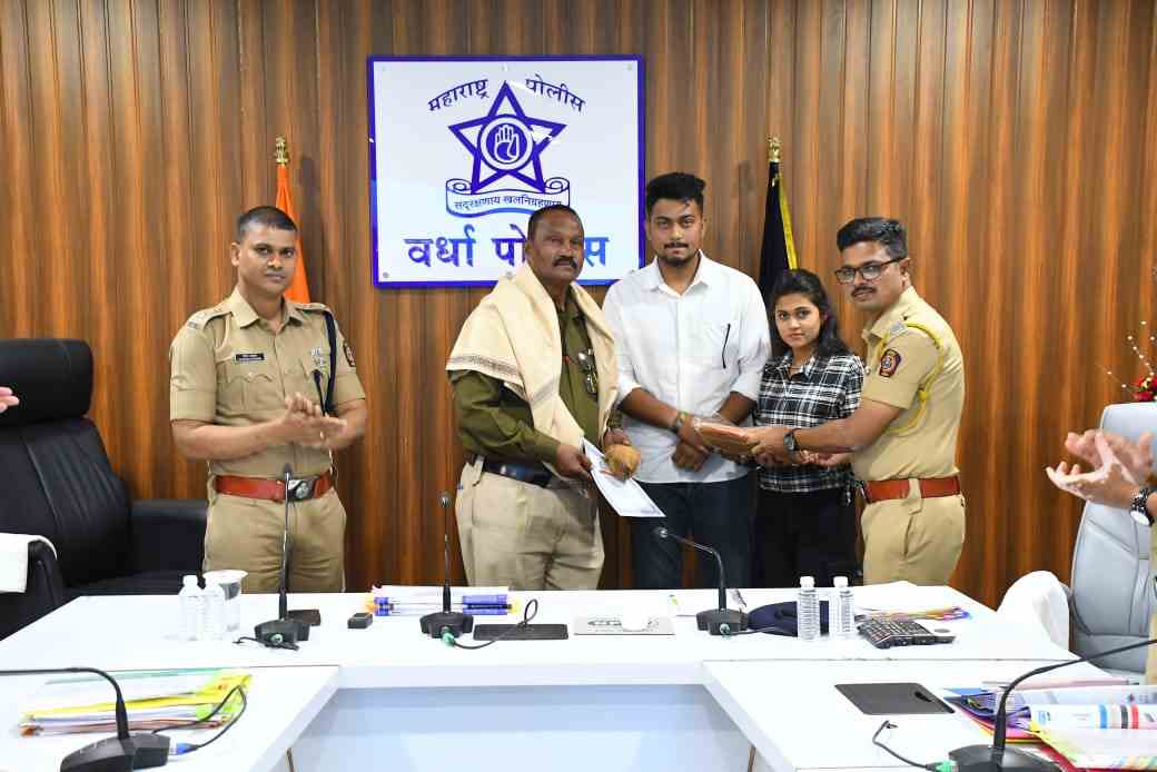 कर्तव्यनिष्ठ सेवेचा गौरव; सेवानिवृत्त पोलीस अधिकाऱ्यांचा भावनिक सत्कार सोहळा